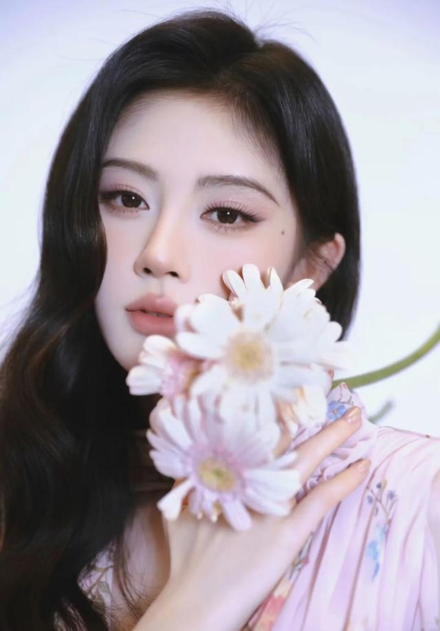 尊龙凯时微笑唇,杨洋,老好人,lucy,陈晓,仅退款,鞠婧祎,田亮,许晴,福西西,陈都灵,蒋奇明,井柏然,荣梓杉,赖雨濛,汪苏泷